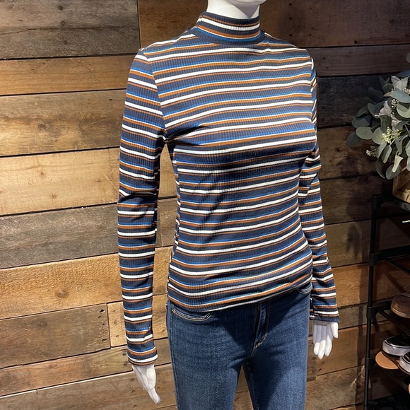 Striped Top - Picture 3 of 8